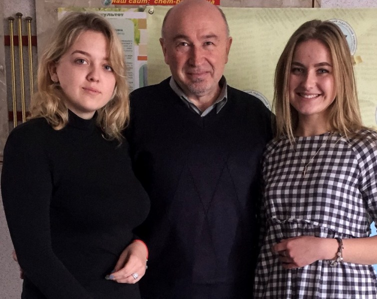 О.К.Вільчинський і студентки факультету філології і журналістики